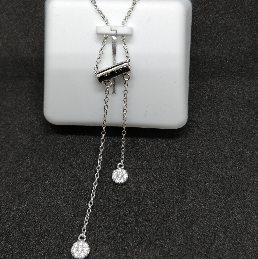🎁2x$40
Sterling Silver necklace w/cubic zirconia